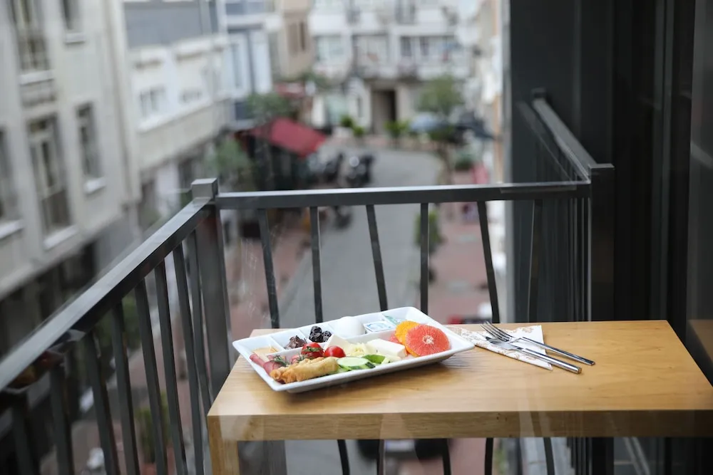 Deluxe Tek Büyük Yataklı Oda