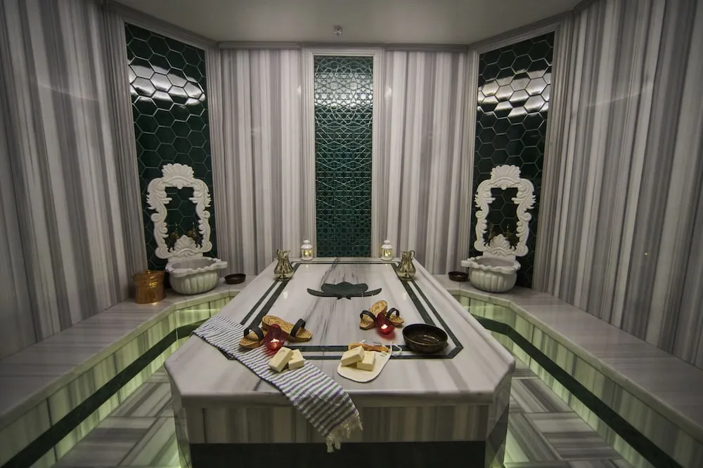 Üç Kişilik Oda (4 Hours Usage + 1 Hours Sauna & Steam)