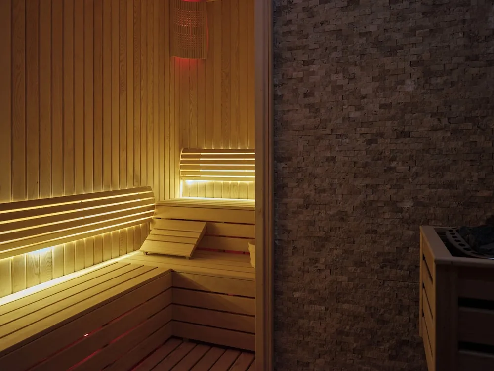 Üç Kişilik Oda (4 Hours Usage + 1 Hours Sauna & Steam)