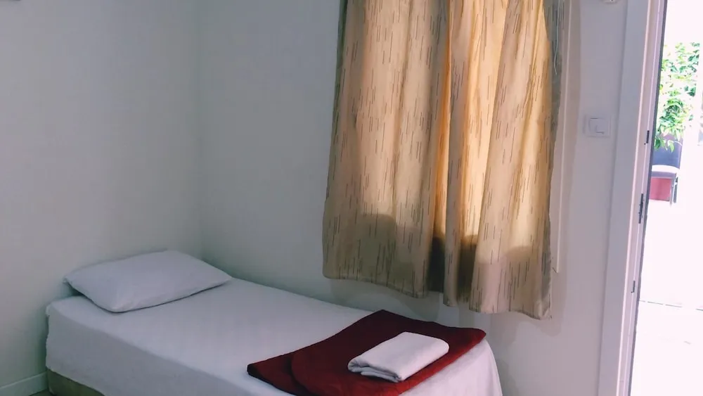 Standard Oda, Bahçe Manzaralı