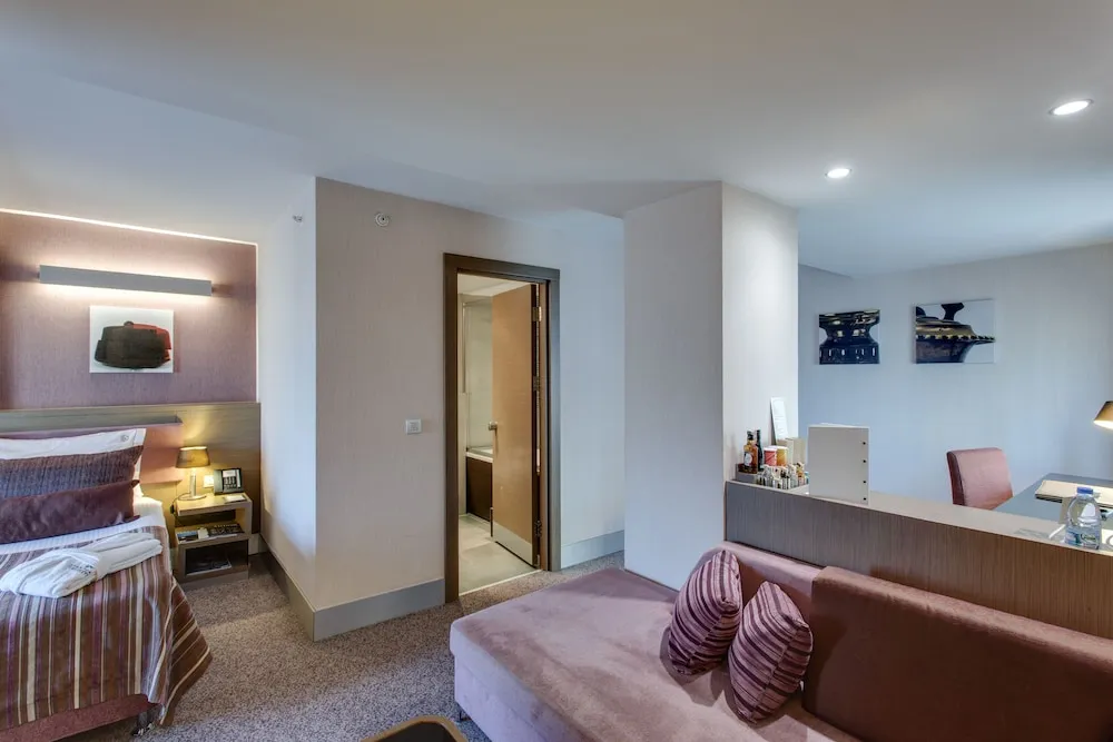 Grand Deluxe Room