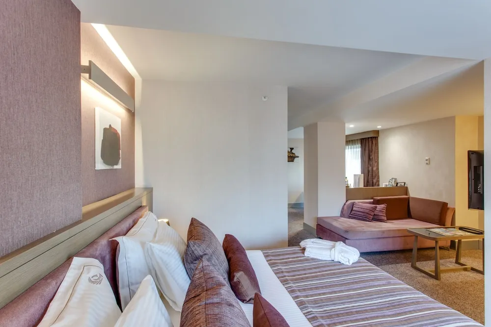 Grand Deluxe Room