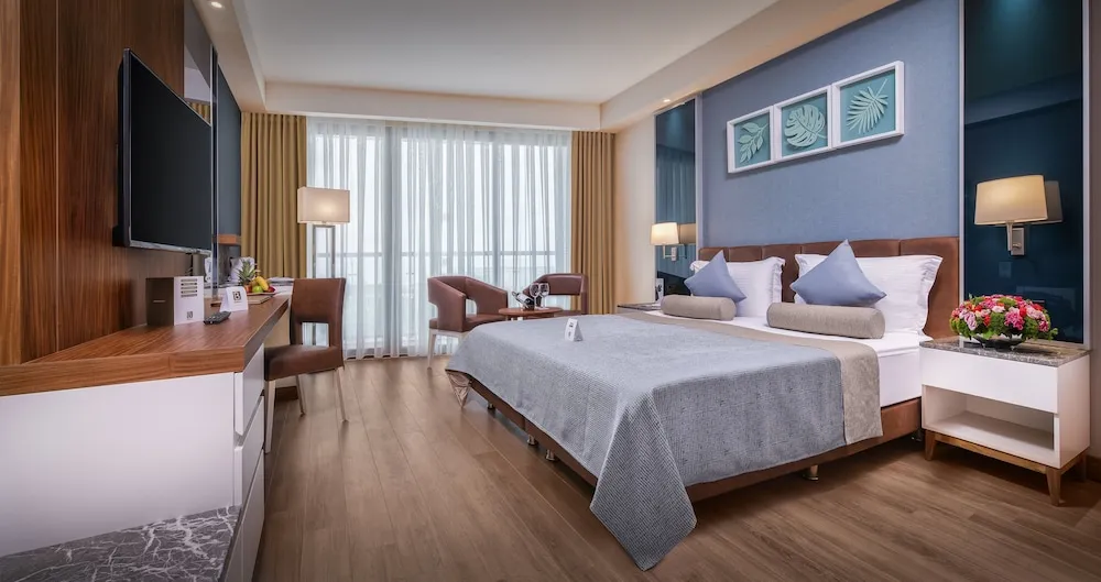 Tek Büyük veya İki Ayrı Yataklı Oda, Deniz Manzaralı