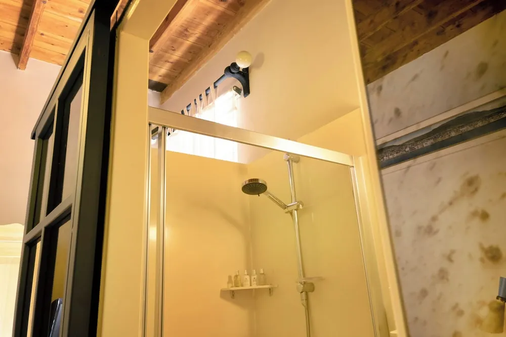 Basic Tek Büyük veya İki Ayrı Yataklı Oda