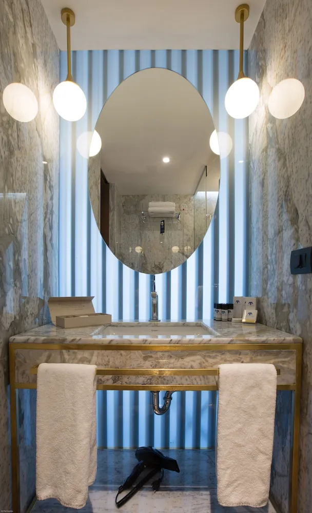 Luxury King Suite