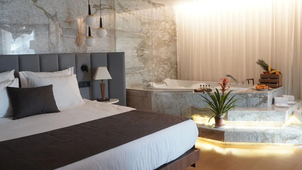 Luxury King Suite