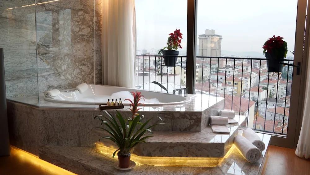 Luxury King Suite