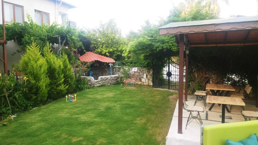 Family Üç Kişilik Oda, Birden Çok Yatak, Bahçe Manzaralı