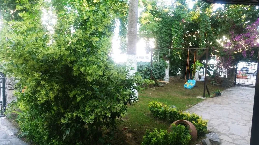 Family Üç Kişilik Oda, Birden Çok Yatak, Havuz Manzaralı