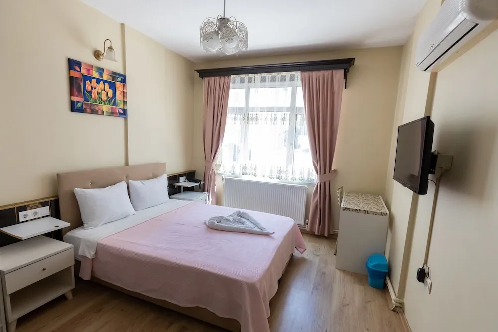 Deluxe Tek Büyük Yataklı Oda