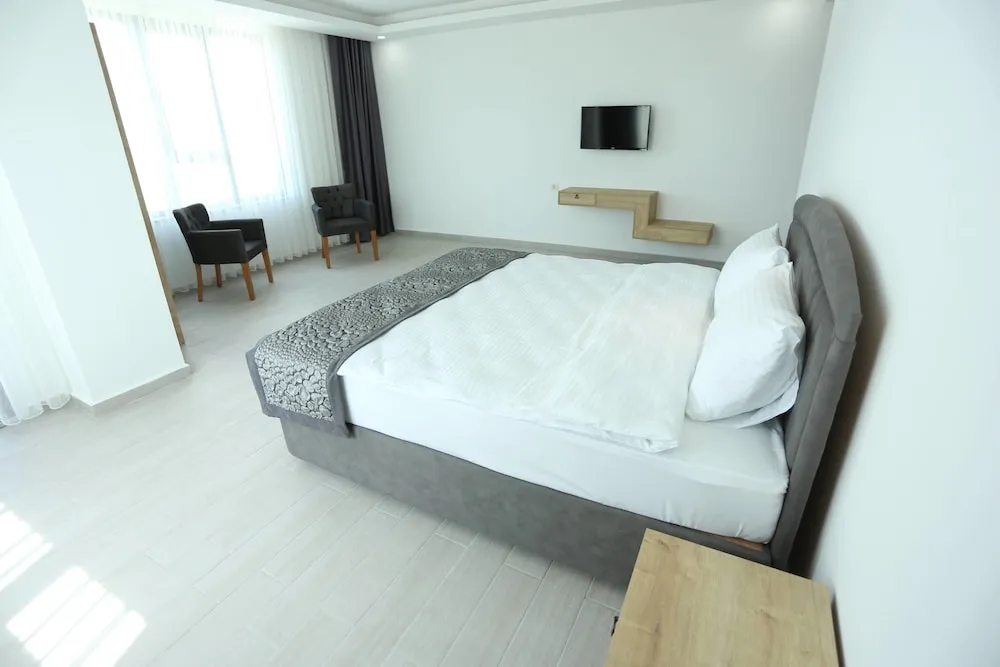 Deluxe Tek Büyük Yataklı Oda, Kısmi Deniz Manzaralı