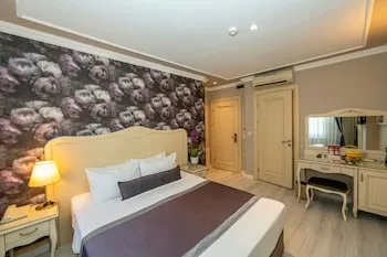 Raymond Hotel Old City