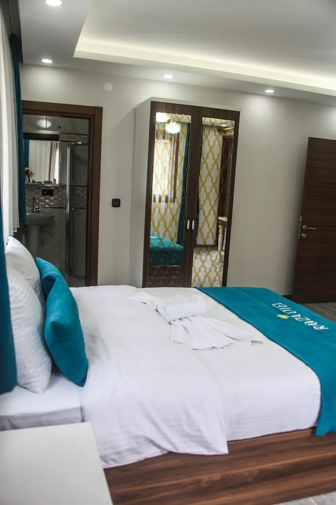 Deluxe Tek Büyük veya İki Ayrı Yataklı Oda, Balkon, Nehir Manzaralı
