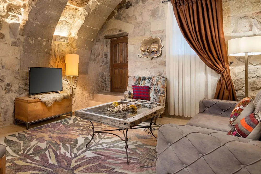 Paul Lucas Superior Suite