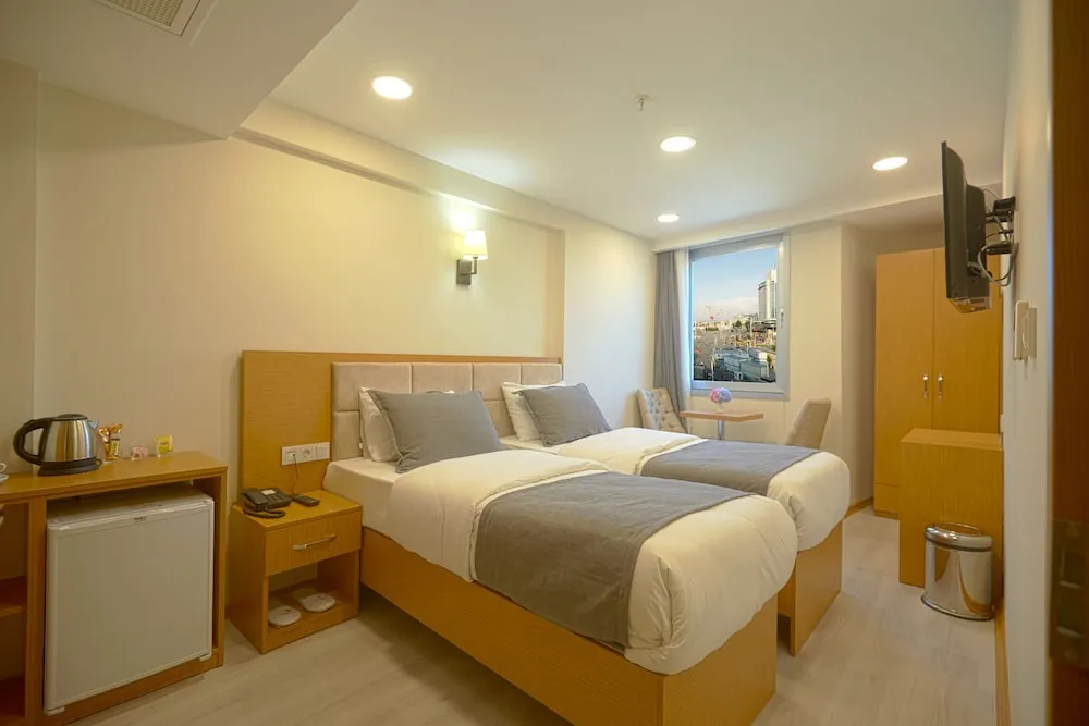 Standard Tek Büyük veya İki Ayrı Yataklı Oda, Şehir Manzaralı
