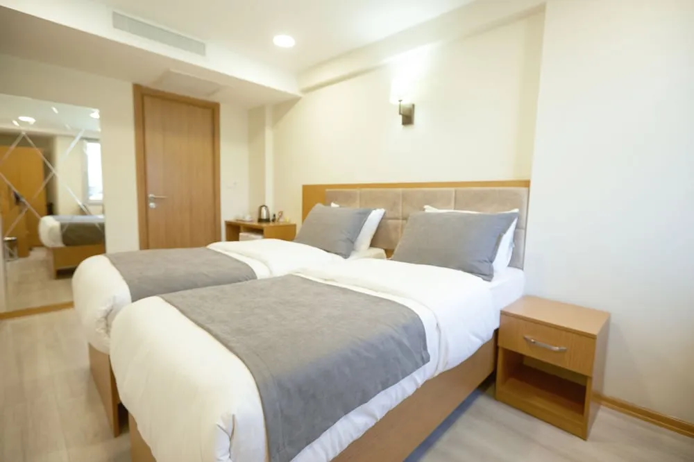Standard Tek Büyük veya İki Ayrı Yataklı Oda, Şehir Manzaralı