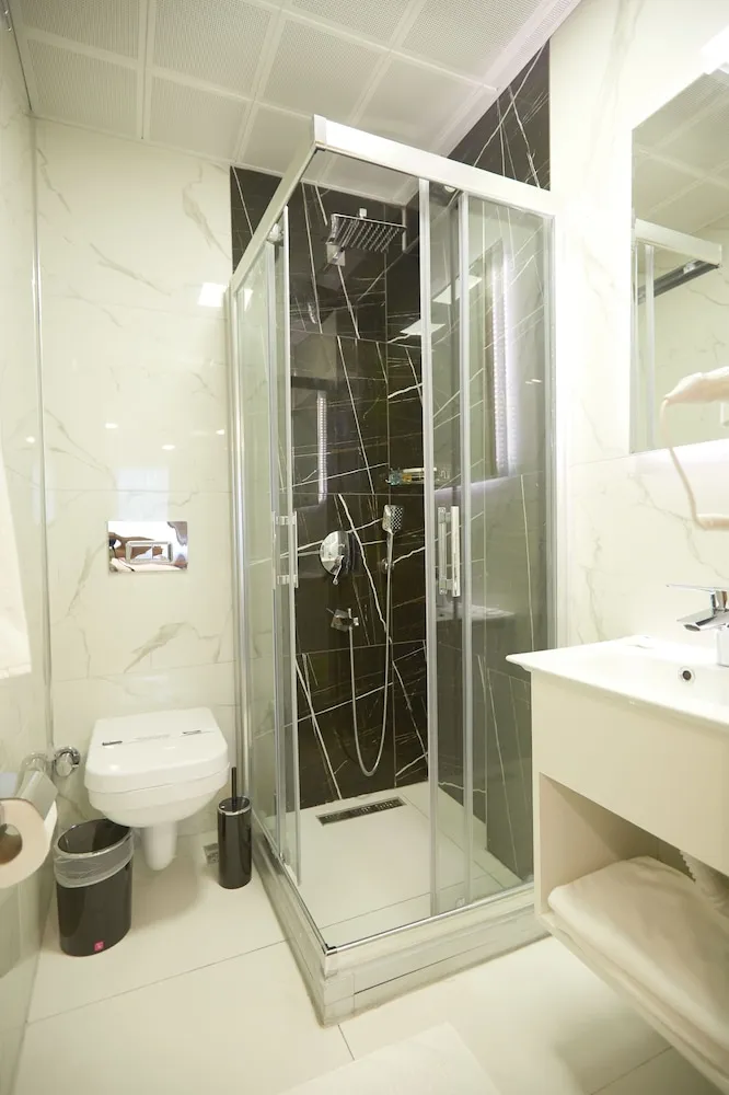 Standard Tek Büyük veya İki Ayrı Yataklı Oda, Şehir Manzaralı