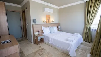 Ebruli Otel Cunda