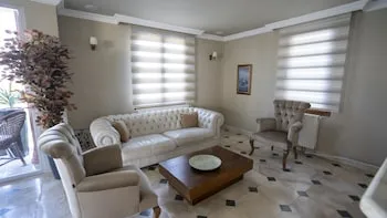 Ebruli Otel Cunda