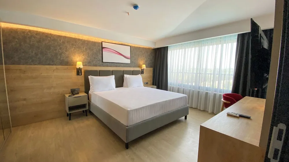 Standard Oda, Havuz Kenarı (French Bed)