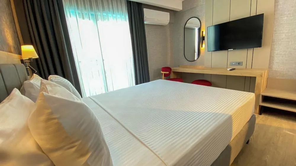 Standard Oda, Havuz Kenarı (French Bed)