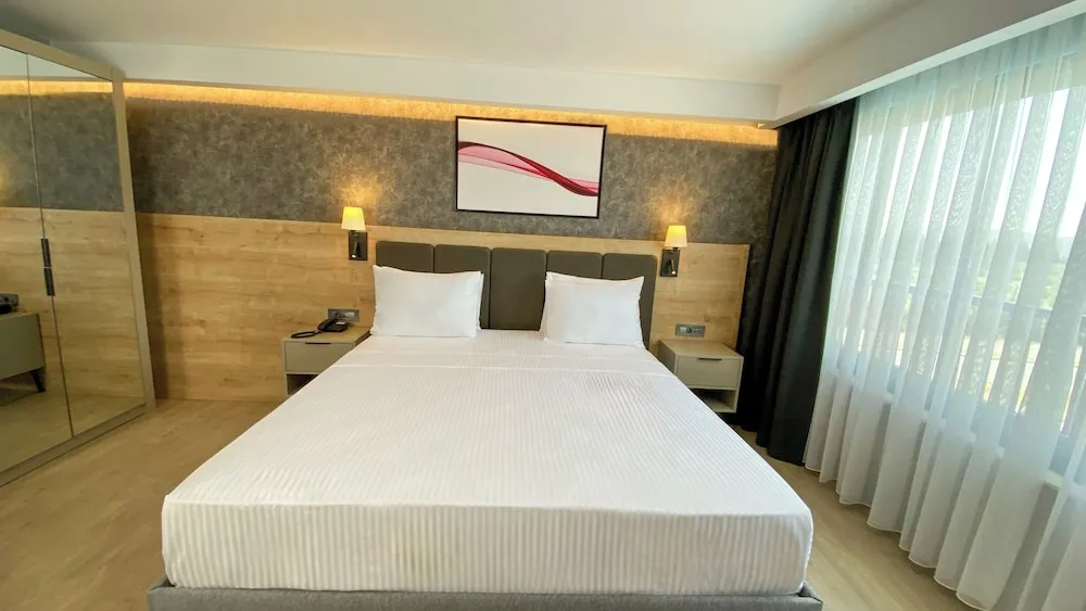 Standard Oda, Havuz Kenarı (French Bed)