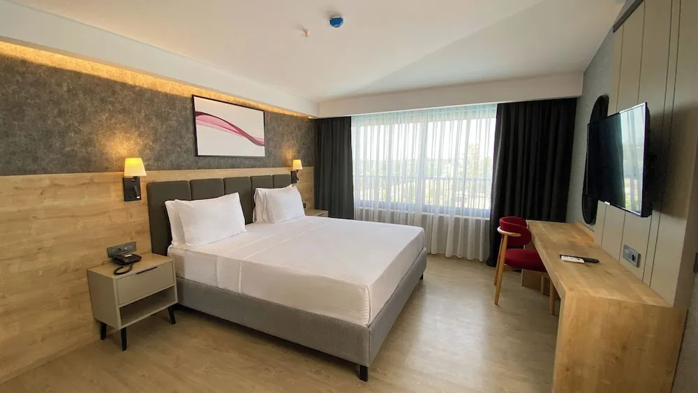 Standard Oda, Havuz Kenarı (French Bed)