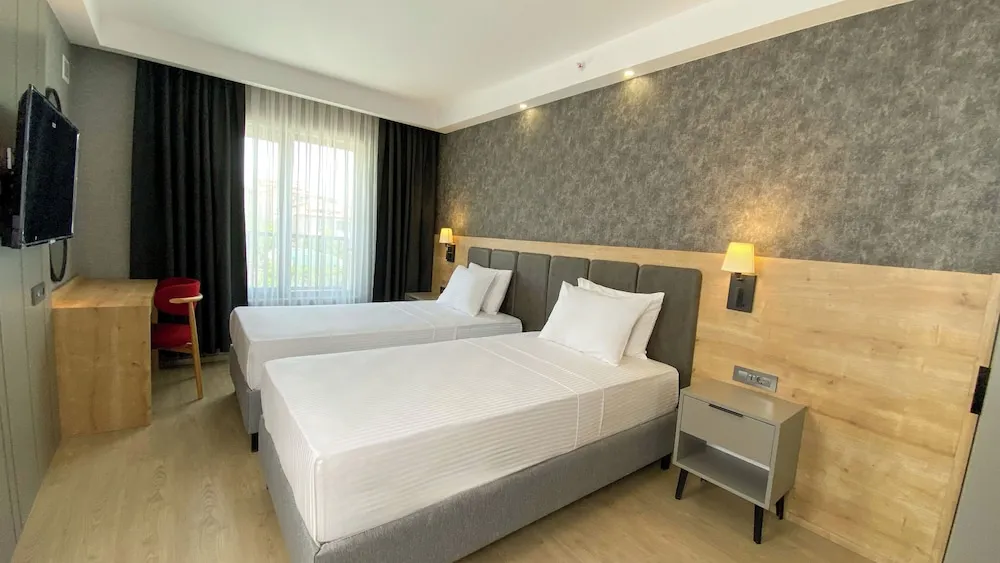 Standard Oda, Havuz Kenarı (French Bed)
