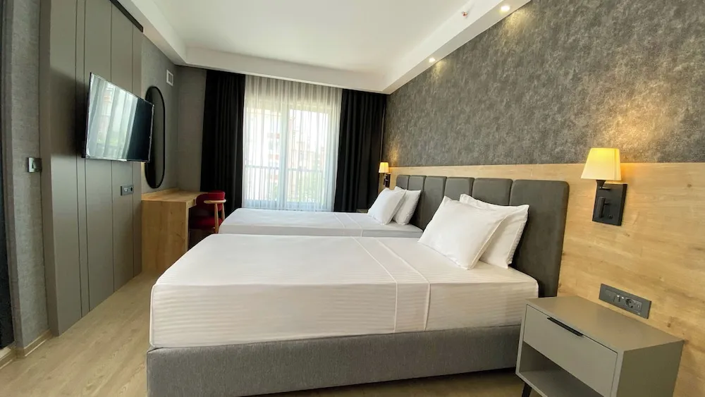 Standard Oda, Havuz Kenarı (French Bed)