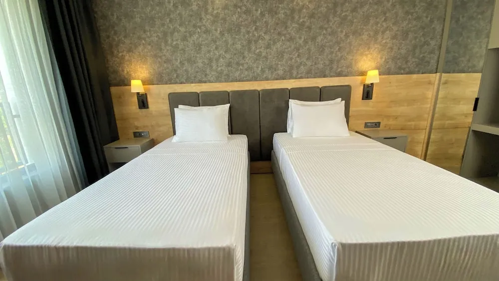 Standard Oda, Havuz Kenarı (French Bed)