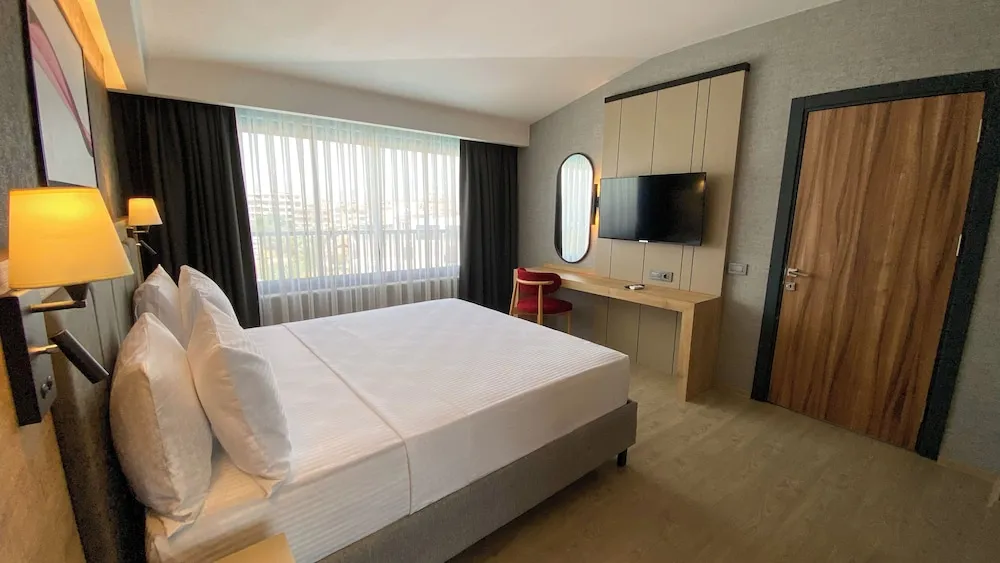 Standard Oda, Havuz Kenarı (French Bed)