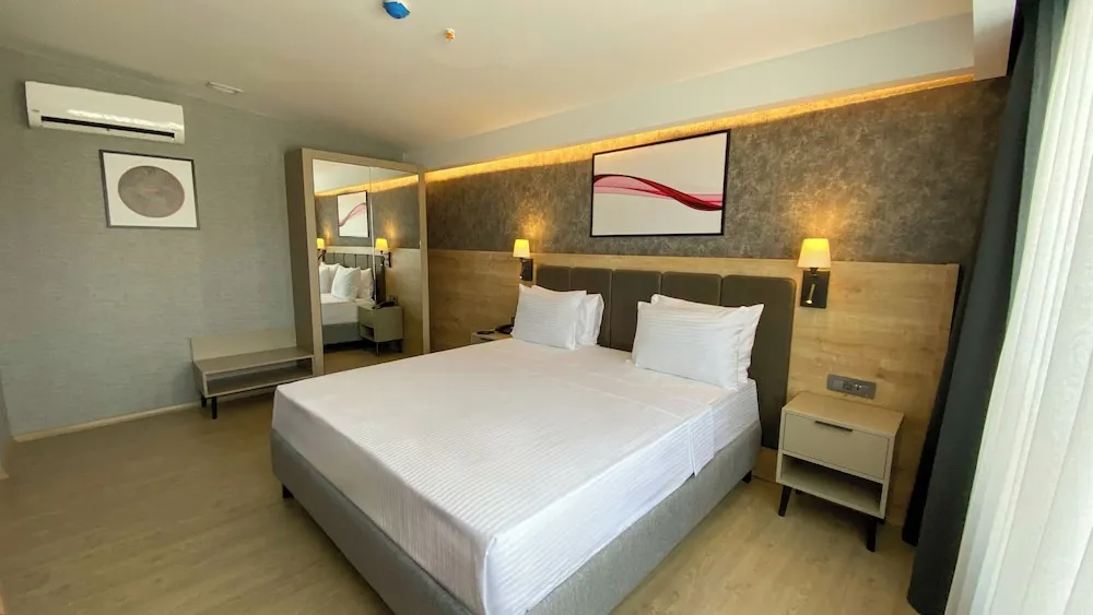 Standard Oda, Havuz Kenarı (French Bed)
