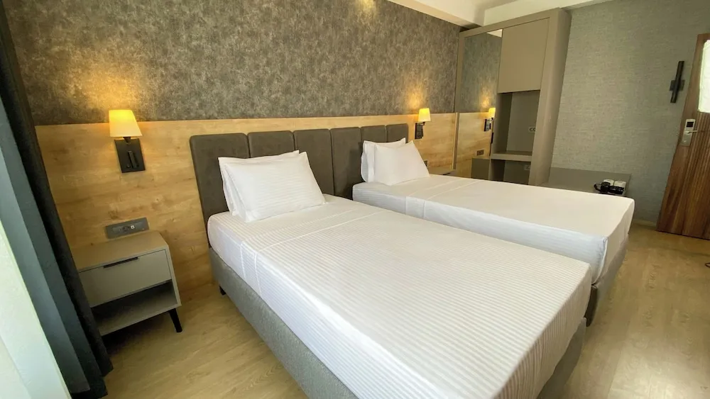 Standard Oda, Havuz Kenarı (French Bed)