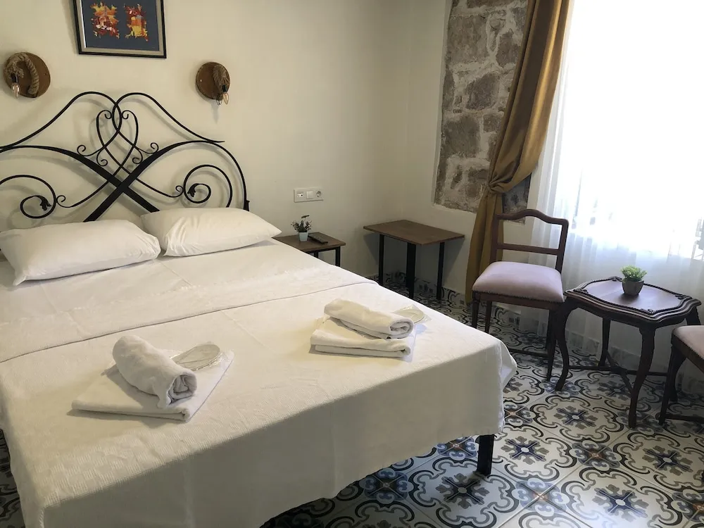 Tek Büyük Yataklı Oda, 1 Çift Kişilik Yatak