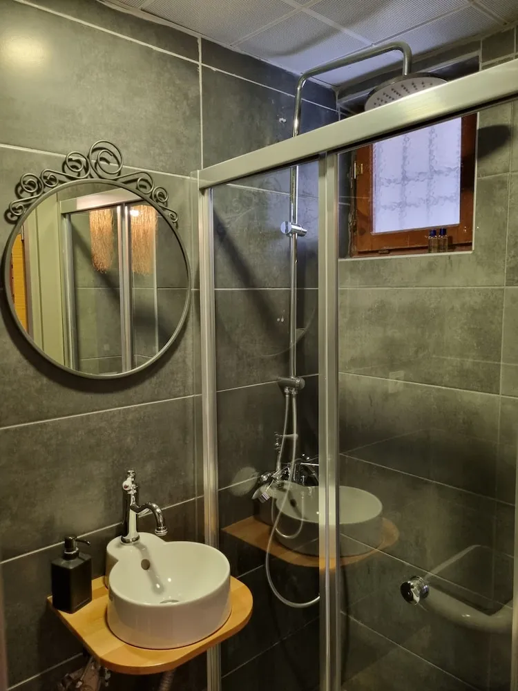Comfort Tek Büyük Yataklı Oda, 1 Büyük (Queen) Boy Yatak, Veranda, Bahçe Manzaralı