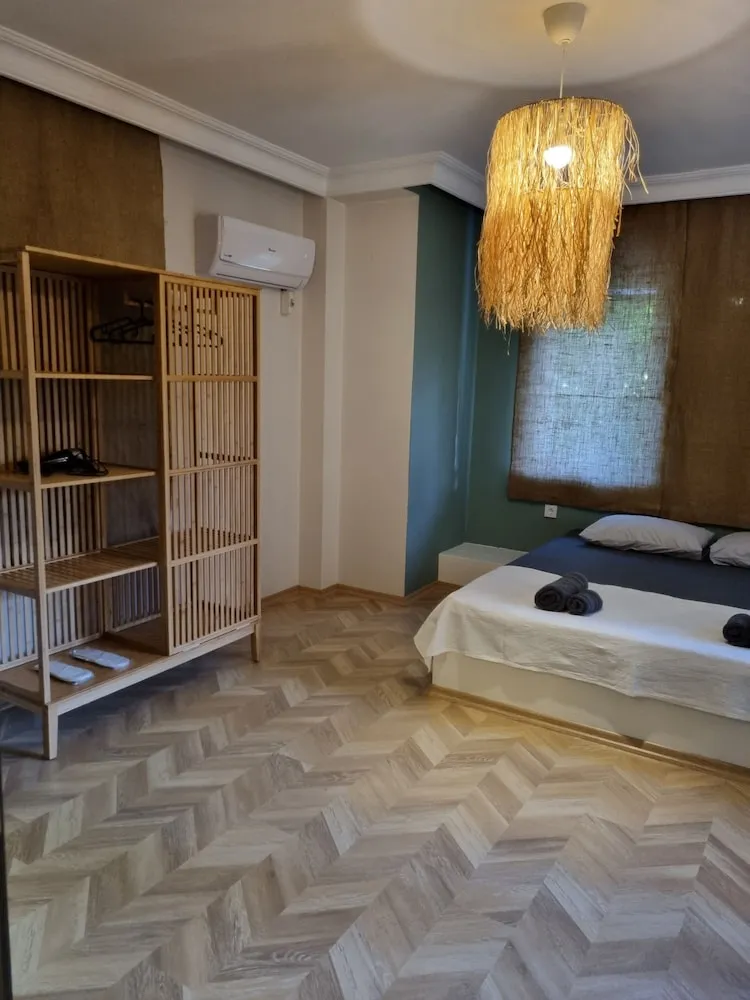 Comfort Tek Büyük Yataklı Oda, 1 Büyük (Queen) Boy Yatak, Veranda, Bahçe Manzaralı
