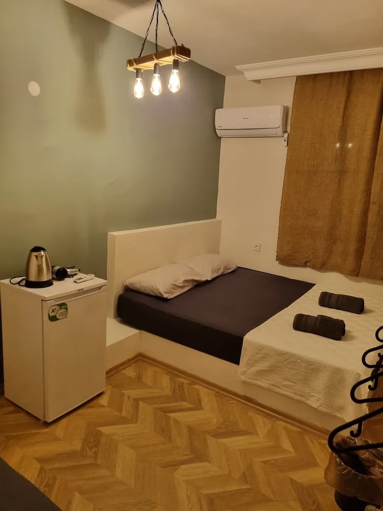 Standard Üç Kişilik Oda, Birden Çok Yatak, Balkon, Bahçe Manzaralı