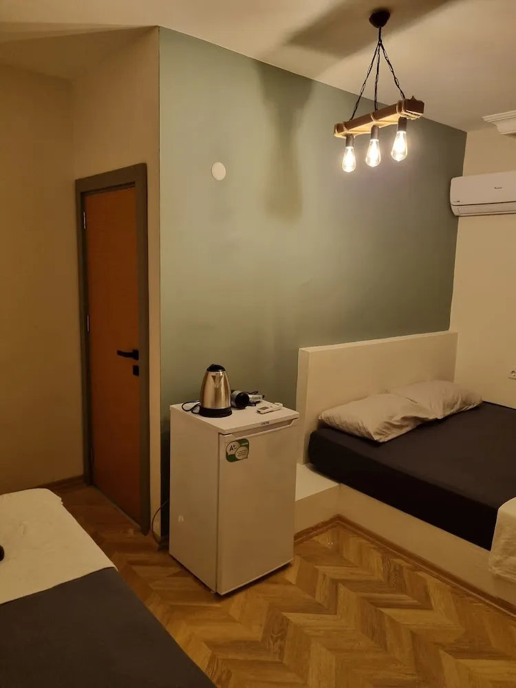 Standard Üç Kişilik Oda, Birden Çok Yatak, Balkon, Bahçe Manzaralı
