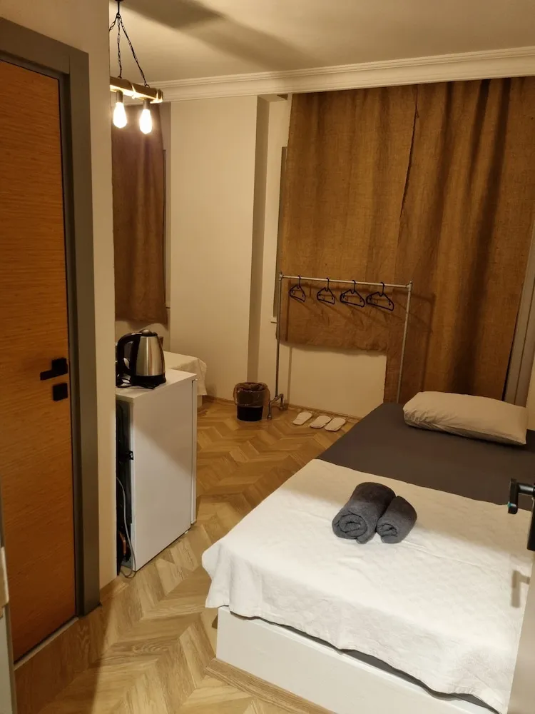 Standard Üç Kişilik Oda, Birden Çok Yatak, Balkon, Bahçe Manzaralı