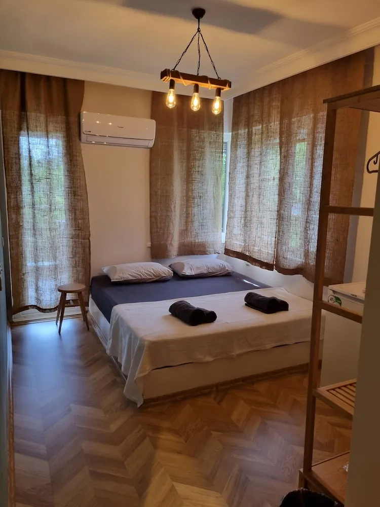 Standard Tek Büyük Yataklı Oda, 1 Büyük (Queen) Boy Yatak, Balkon, Bahçe Manzaralı