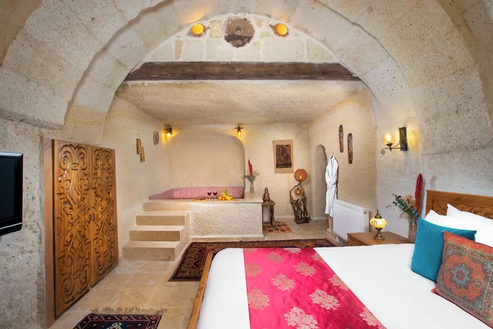 Deluxe Suite with Pool