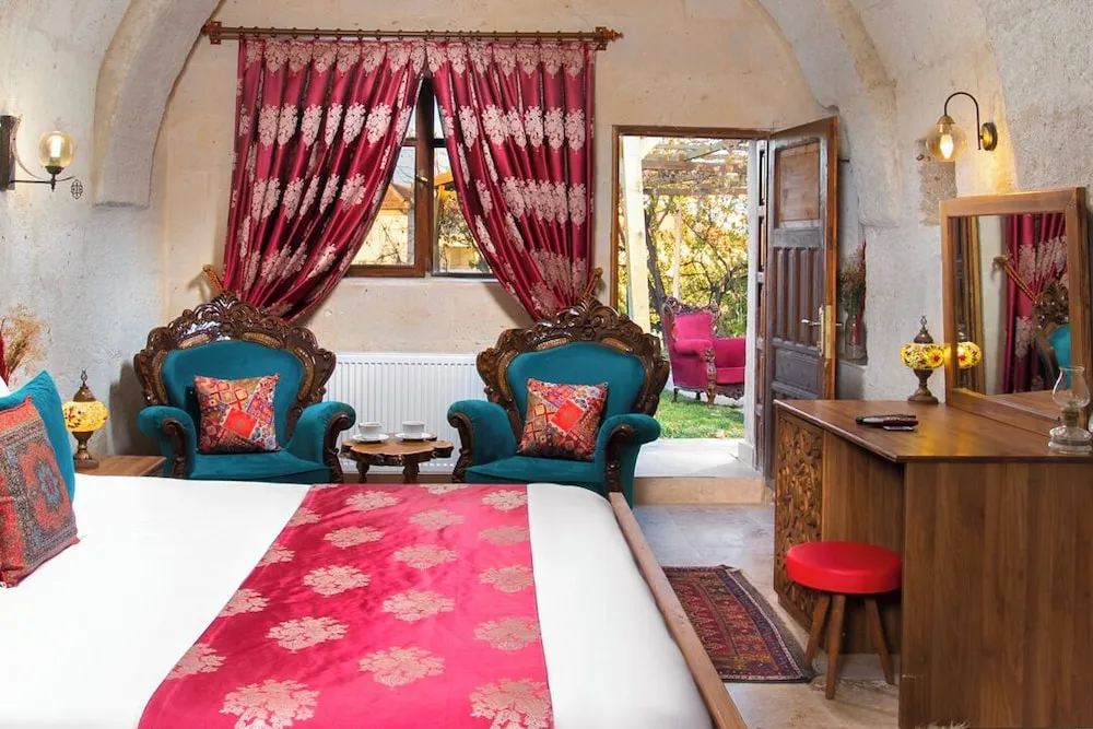 Deluxe Suite with Pool