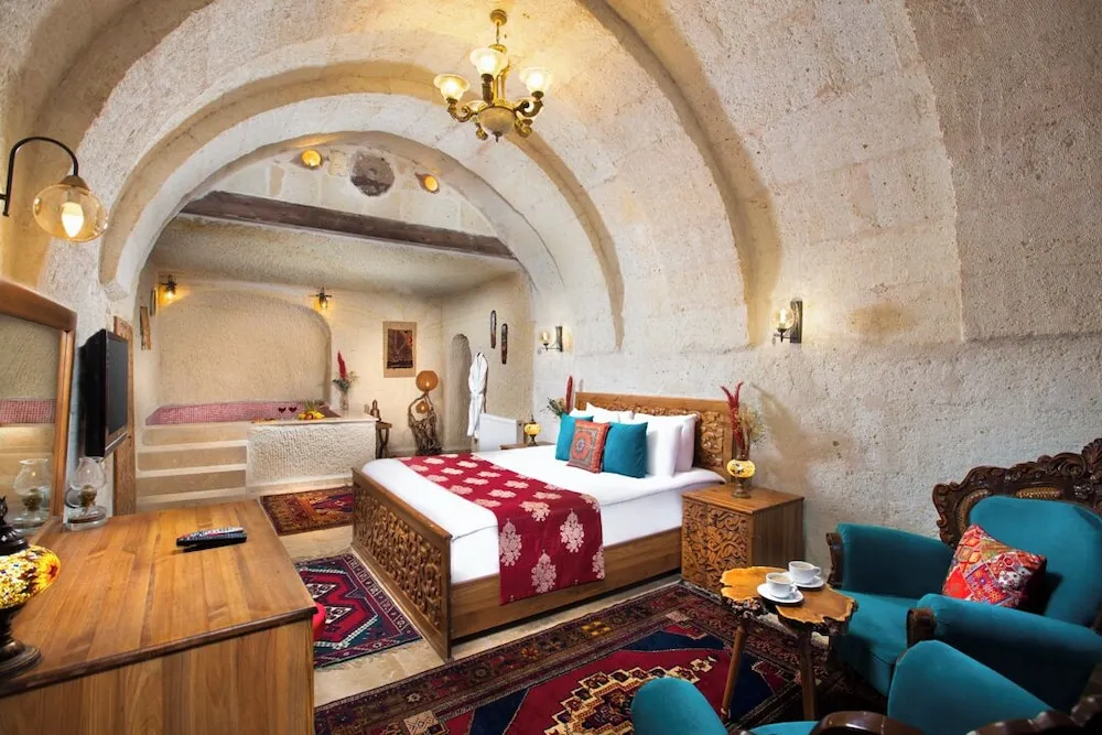 Deluxe Suite with Pool