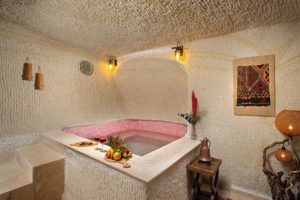 Deluxe Suite with Pool