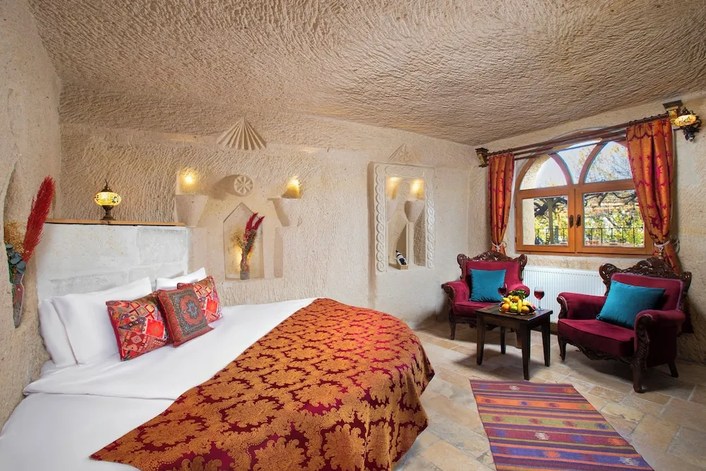 Deluxe Cave Suite with Jacuzzi