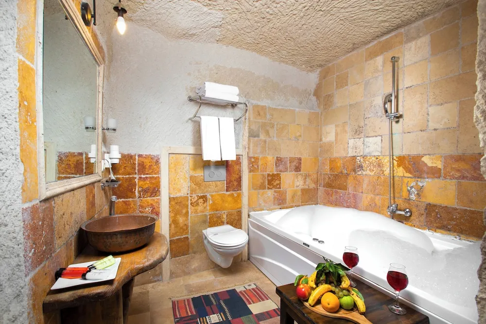 Deluxe Cave Suite with Jacuzzi