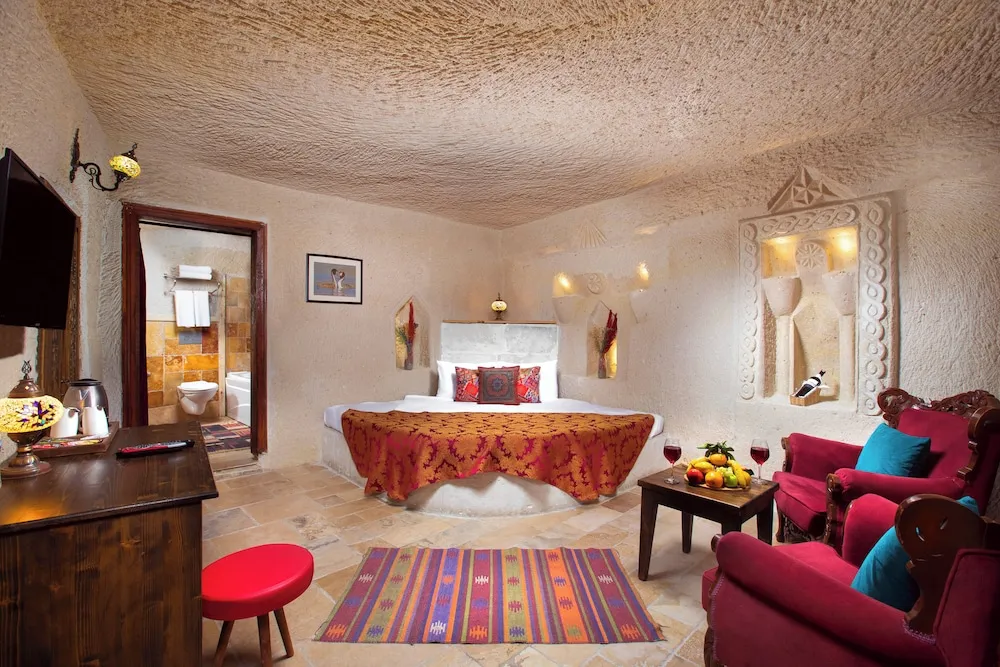 Deluxe Cave Suite with Jacuzzi