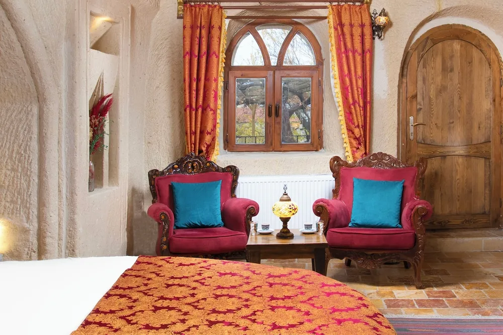 Deluxe Cave Suite with Jacuzzi