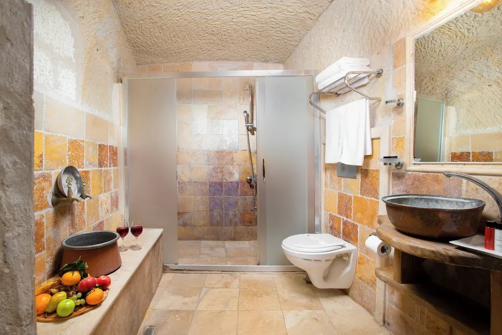 Deluxe Cave Suite with Jacuzzi