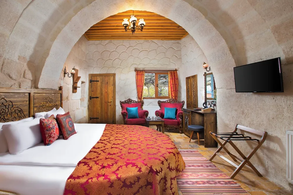 Deluxe Cave Suite with Jacuzzi